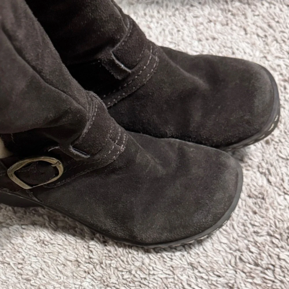 Y2K Bare Traps Boots Women 6.5M Brown Suede Wedge Faux Fur Trim Buckle Chunky